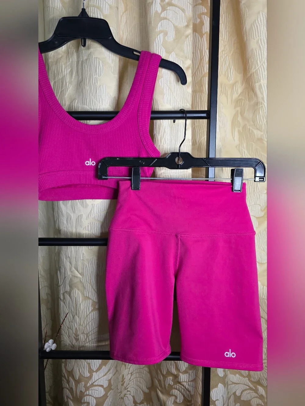 Alo Women Short And Sport Top Set